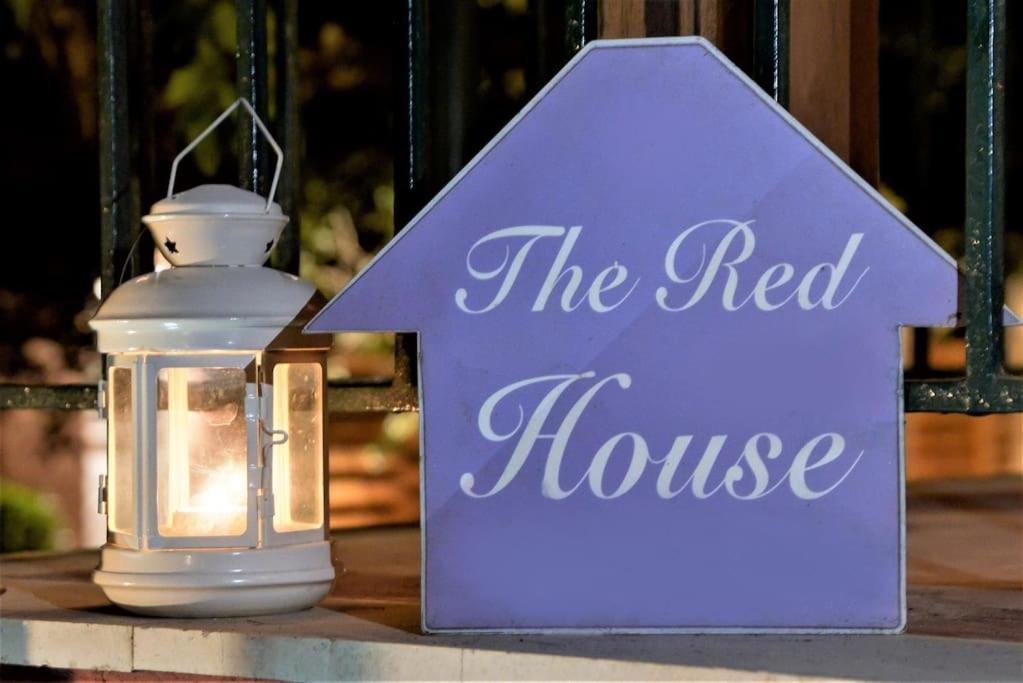 The Red House In Dassia Dış mekan fotoğraf
