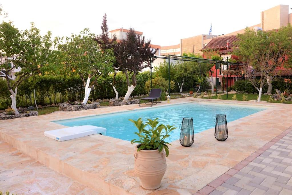 The Red House In Dassia Dış mekan fotoğraf