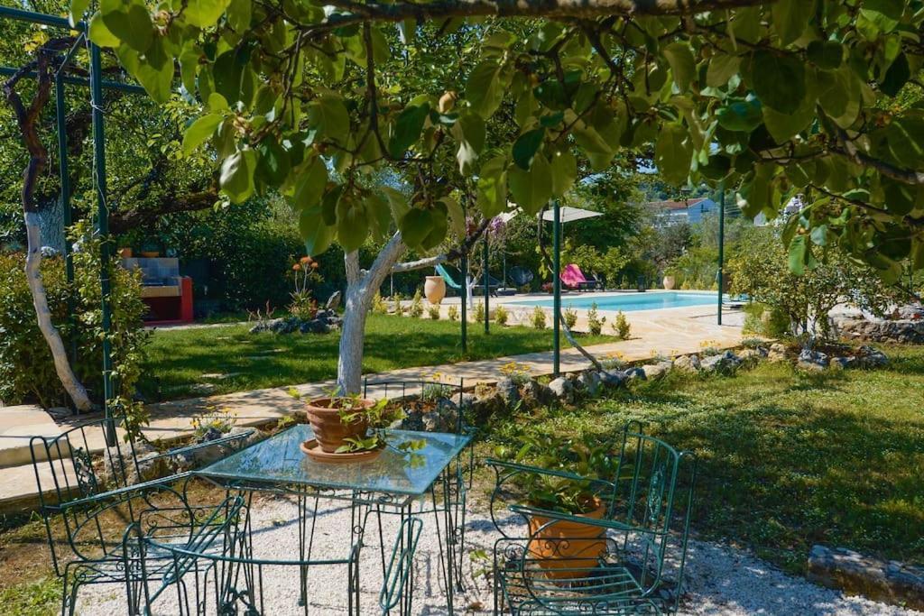 The Red House In Dassia Dış mekan fotoğraf